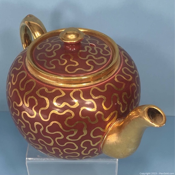 Vintage Sudlow's Burslem Oxblood Red and Gold Teapot - Picture 2 of 6
